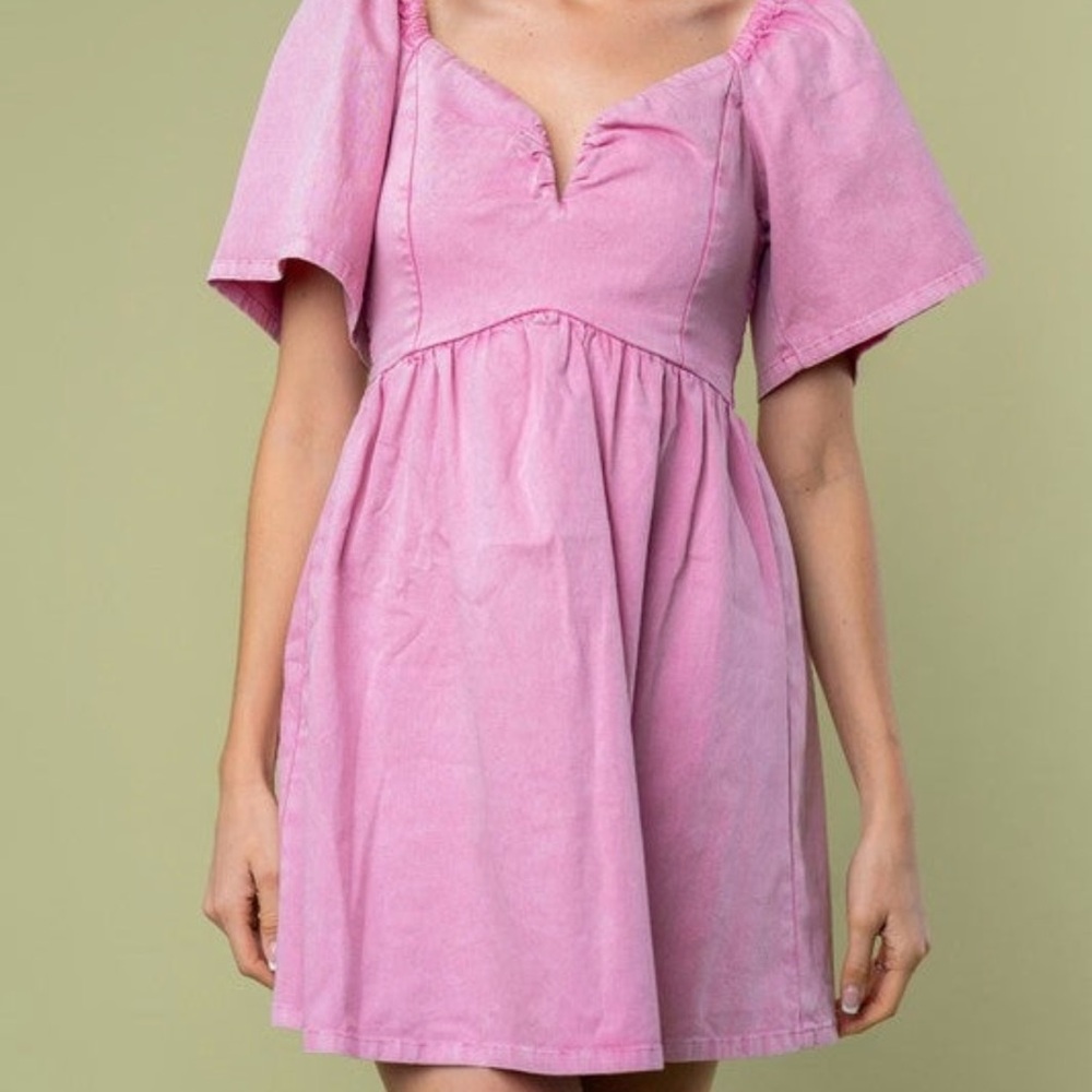 NWOT WHITE BIRCH NOTCHED NECK TERRY DRESS IN SIZE MEDIUM